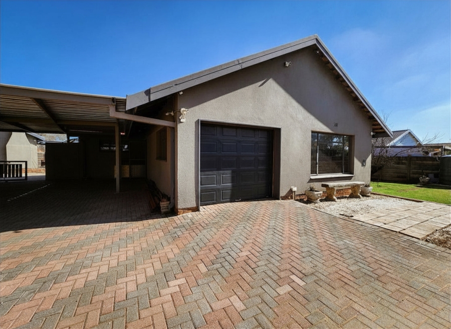 3 Bedroom Property for Sale in Vaalpark Free State